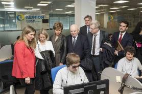 Fotografía durante la visita de la Comisión de Mercado Interior y Protección al Consumidor del Parlamento Europeo al centro que ILUNION Contact Center tiene en Madrid.jpg