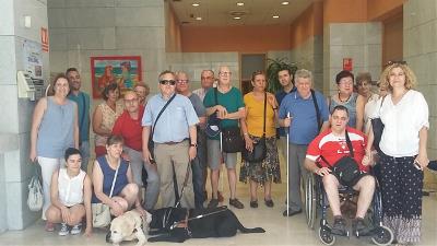 Foto del grupo al finalizar la sesión a la puerta de la Dirección de Zona de Alicante.jpeg