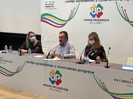 Mesa presidencial fase central con Carballeda y Sanz.JPG