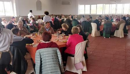 Sevilla almuerzo en el Lago de Paco.jpg