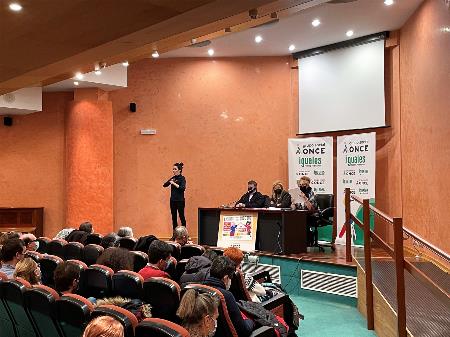 Navarra foto ponencia Salón de actos.JPG